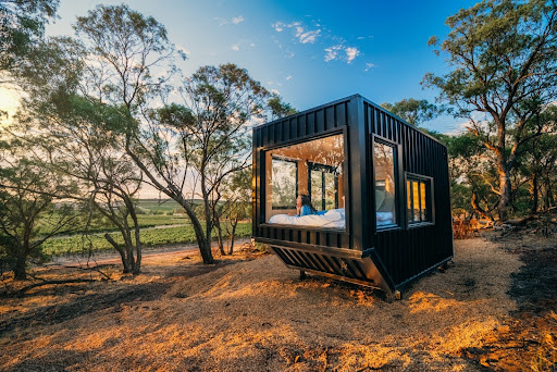 Modern off-grid CABN with panoramic vineyard views – a unique way to experience nature in Barossa Valley